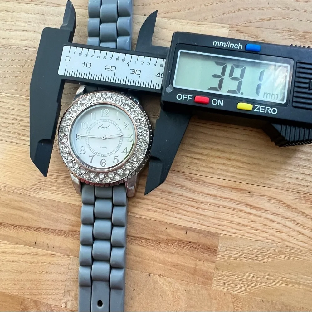 Kim Rogers ladies  silver tone gray fashion watch NEW BATTERY